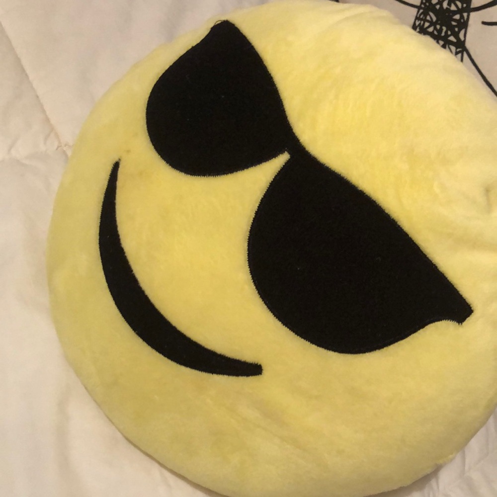 EMOJI PILLOW